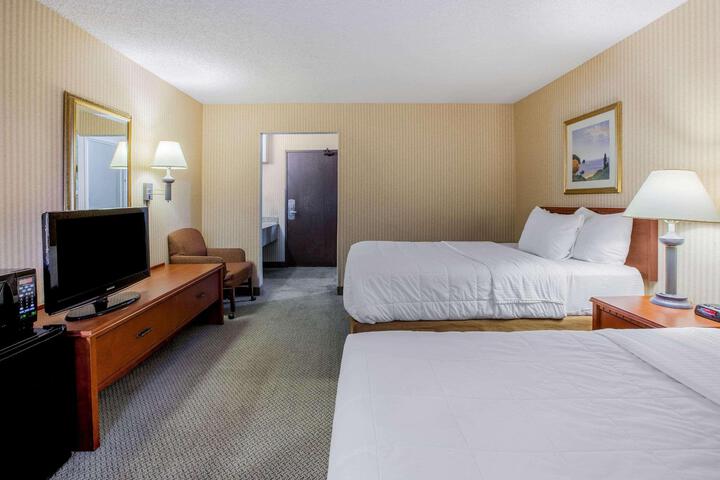 1 King Bed (8 of 11)