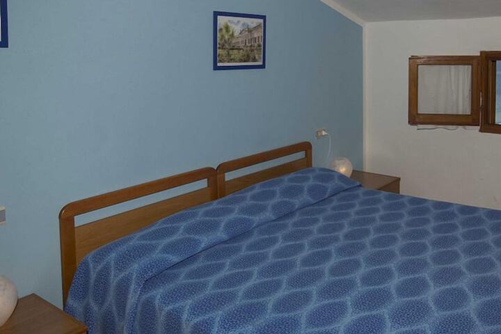 Room 4 of 41
