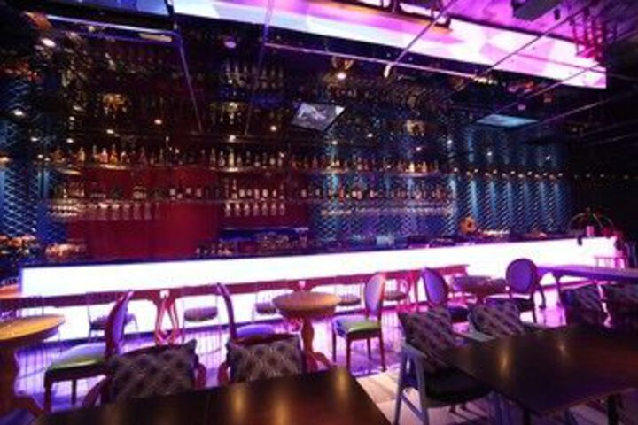 Lounge 93 of 96
