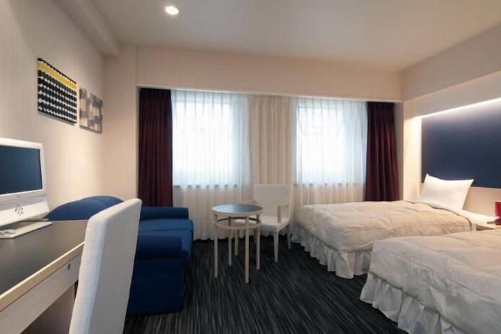 Room 12 of 17
