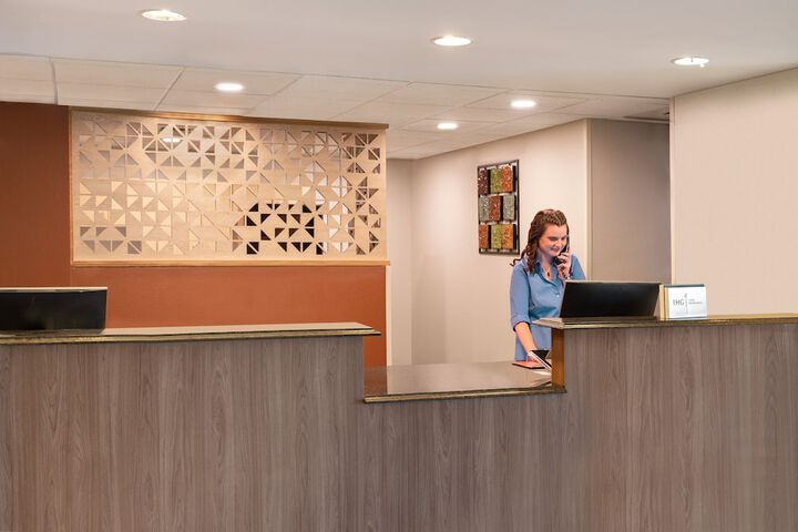 Entrance & Lobby