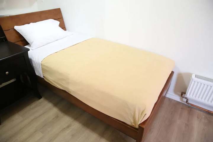 Room 5 of 11