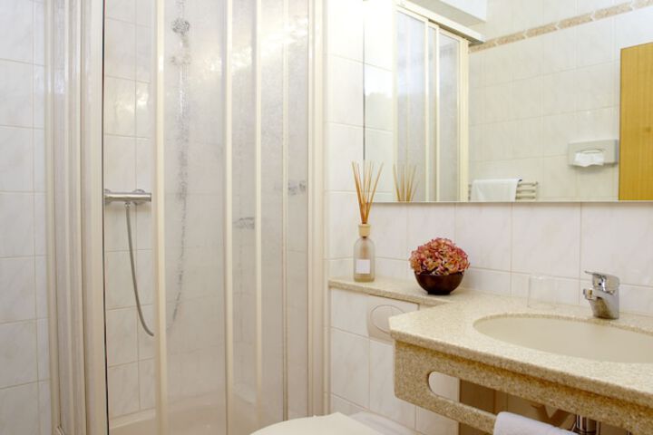Room 20 of 33