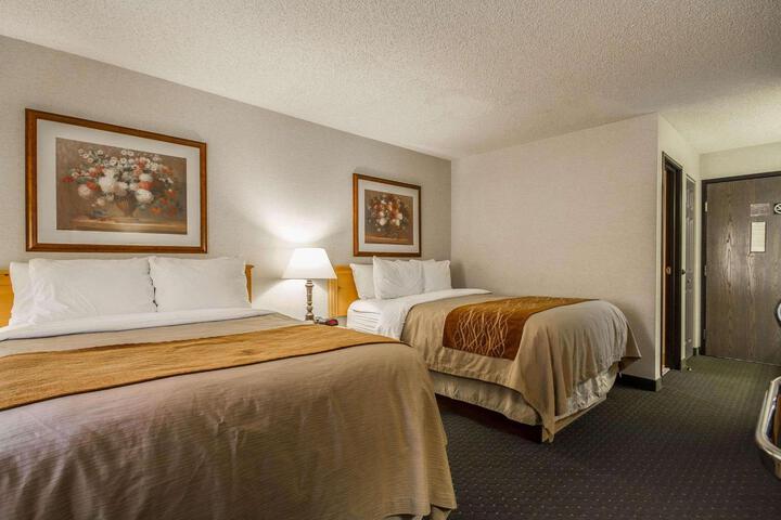 2 Double Beds (3 of 8)