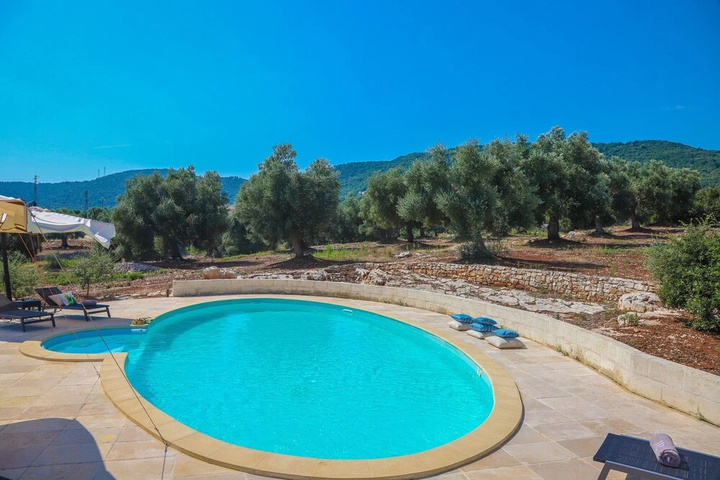 Pool 10 of 16