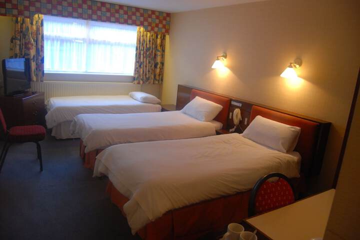 Room 6 of 33