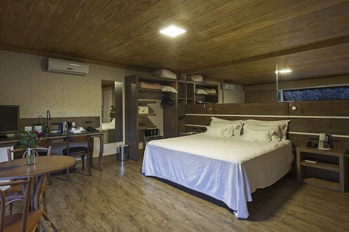 Room 51 of 148