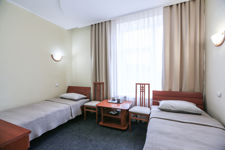 Room 5 of 10