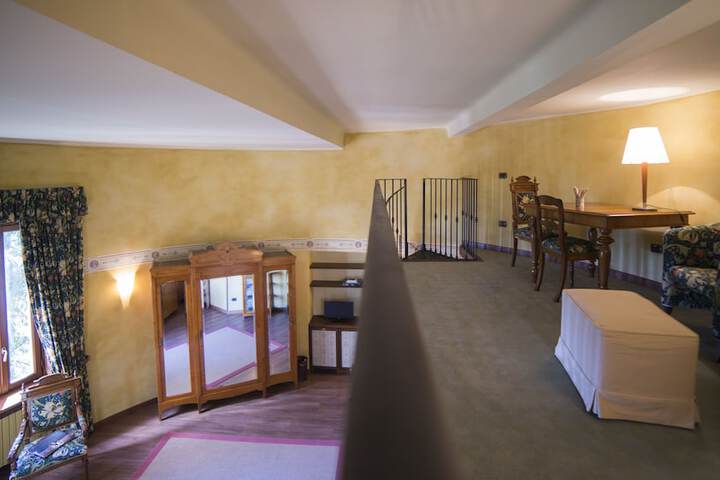 Room 6 of 66