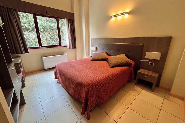 Room 15 of 90