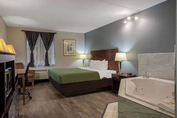 1 King Bed (9 of 20)