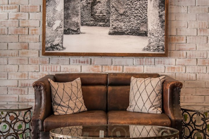 Lounge 114 of 160