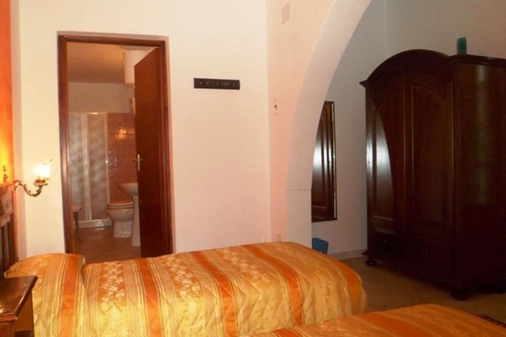 Room 7 of 38