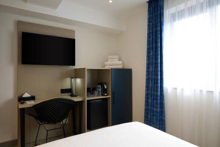 Room 7 of 42