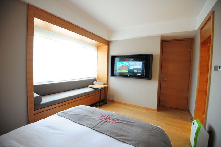 Room 6 of 15