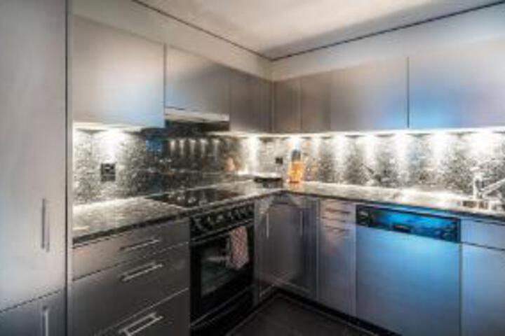 Historic City Center Apartment by Airhome