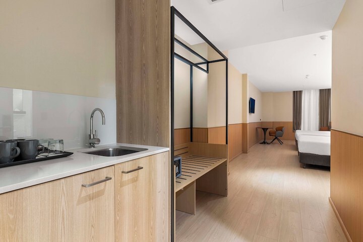 Room 44 of 95