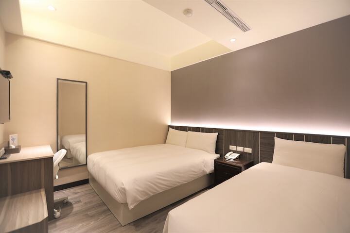 Room 35 of 79
