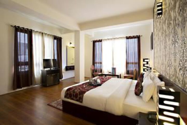 Room 8 of 18