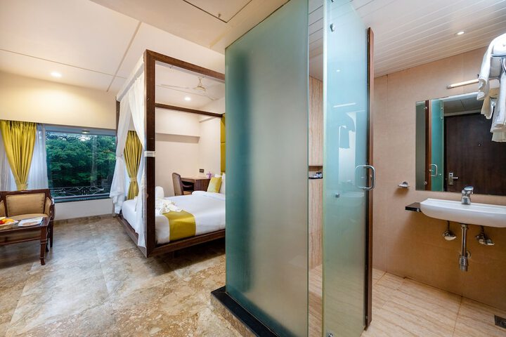 Room 27 of 60