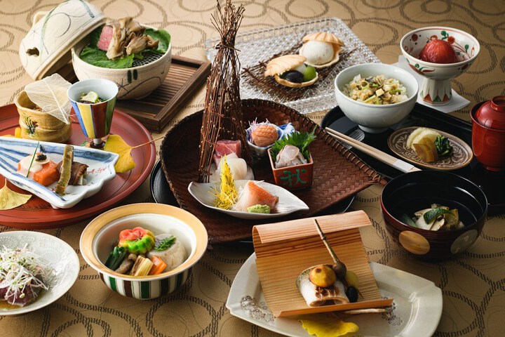 Dining 59 of 82