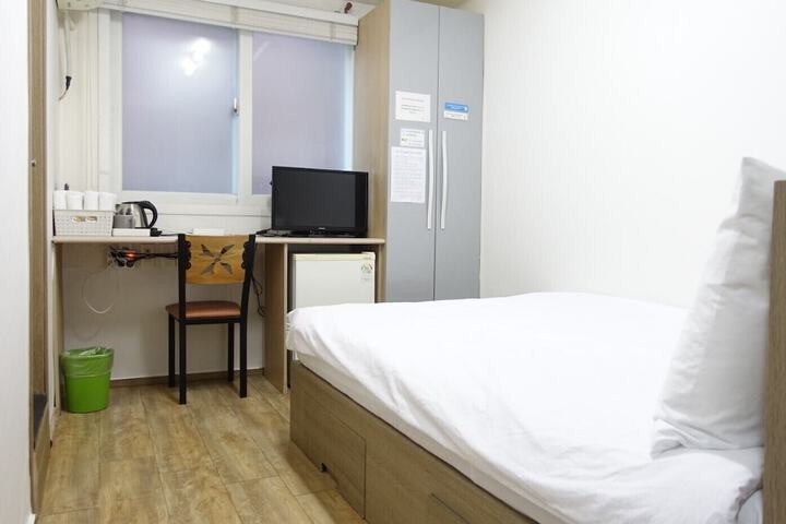 Room 7 of 29