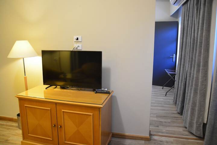 Room 32 of 47