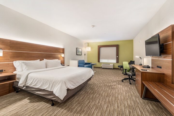 Room 32 of 82