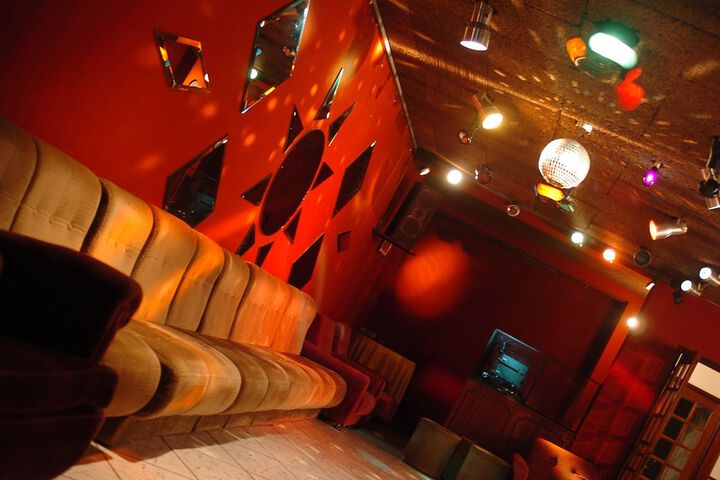 Lounge 54 of 83