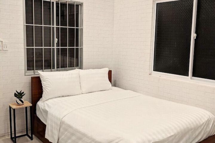 Room 7 of 19