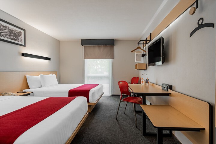 Room 25 of 97