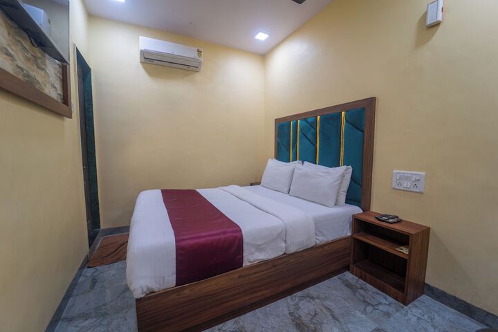 Room 7 of 16
