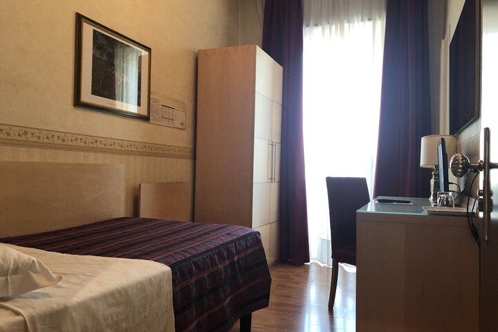Room 34 of 69