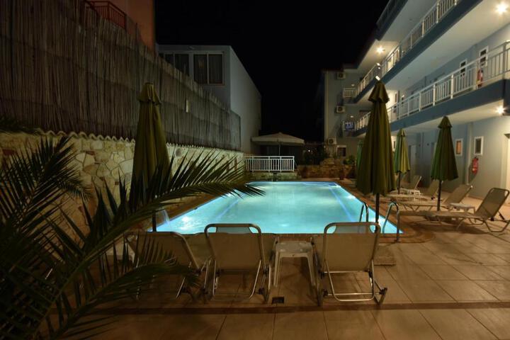 KIWI HOTEL
