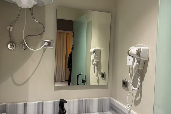 Room 163 of 227