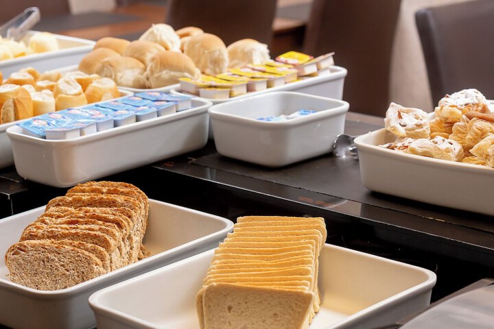 Breakfast/Coffee Service 108 of 231
