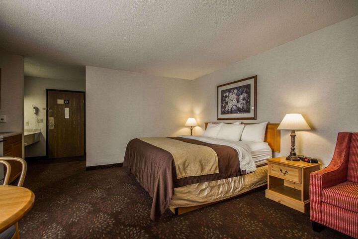 1 King Bed (18 of 19)