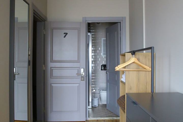 Room 27 of 72