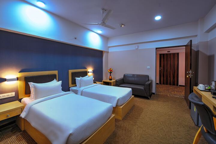 Room 7 of 33