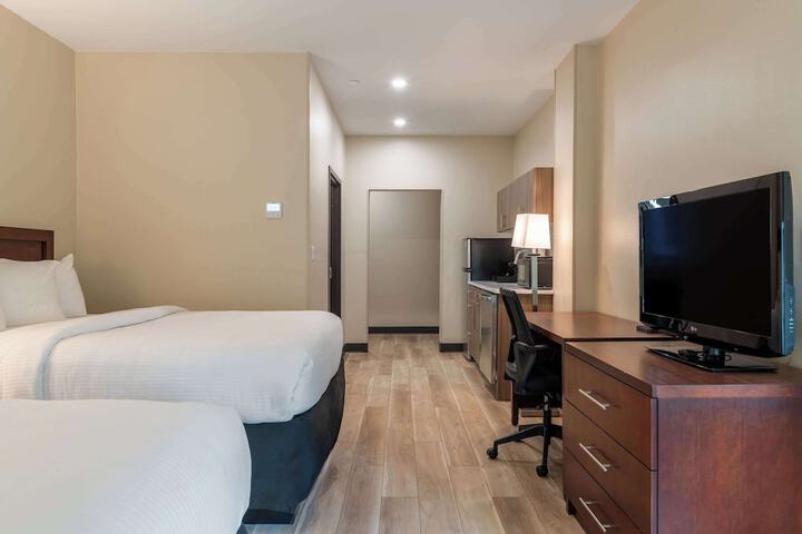 Suite 2 Queen Beds (11 of 21)