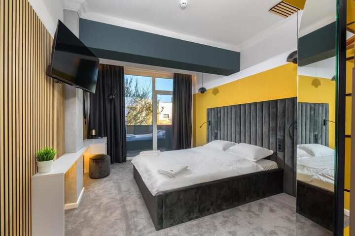 Room 21 of 33