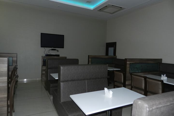 Lounge 42 of 70