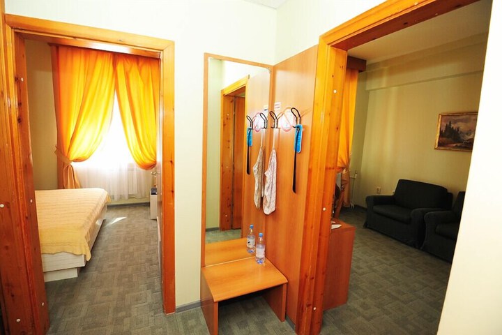 Room 17 of 28