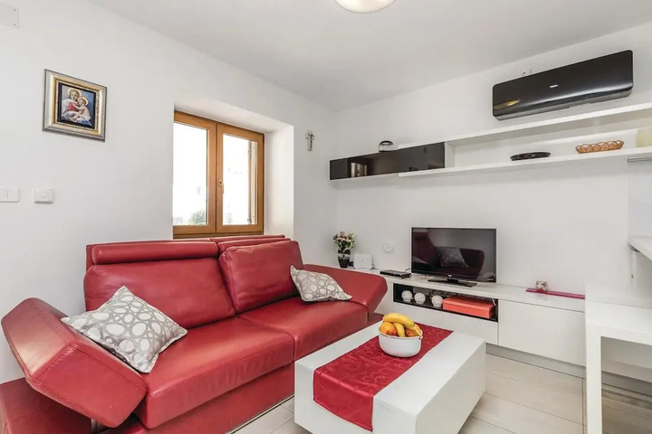 Awesome Home in Barbat with Hot Tub WiFi, 4 Bedrooms