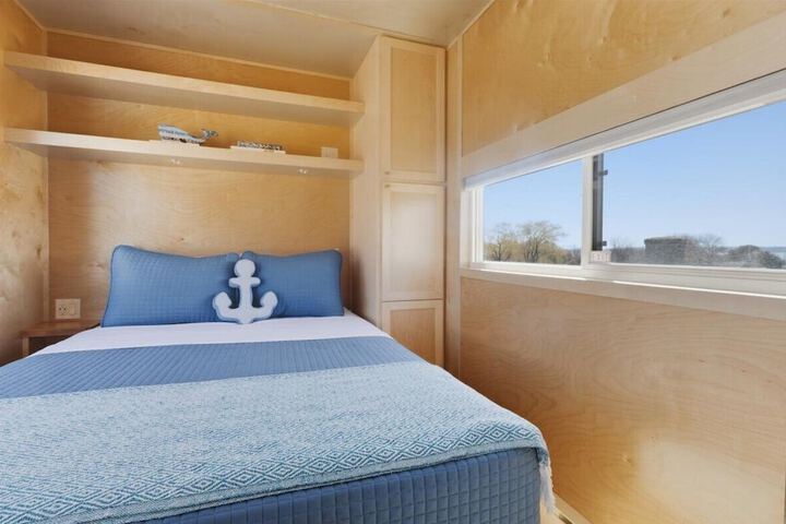 Room 38 of 154