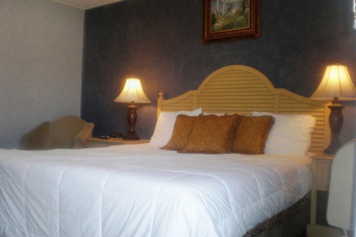 Room 6 of 25