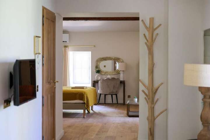 Room 14 of 28