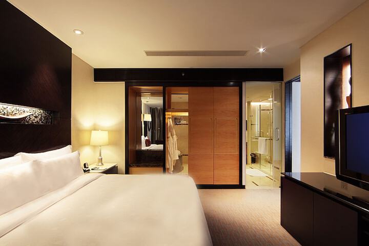 Room 7 of 136