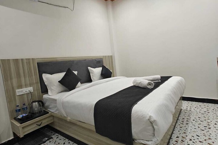 Room 9 of 39