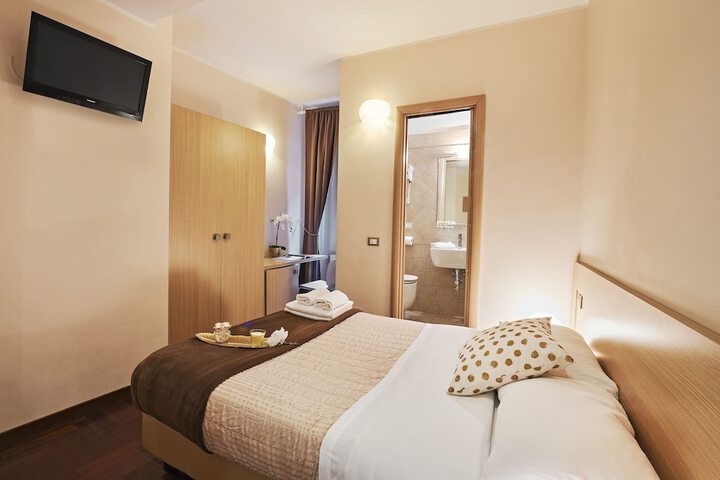 Room 5 of 37